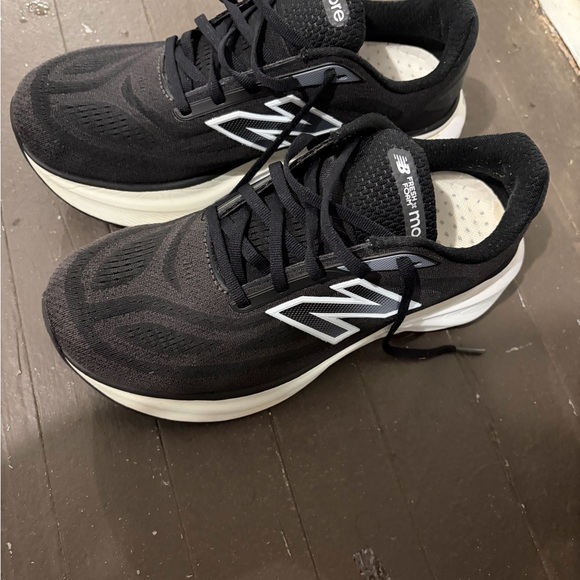 New Balance Black and White Fresh Foam Sneakers - Picture 4 of 5